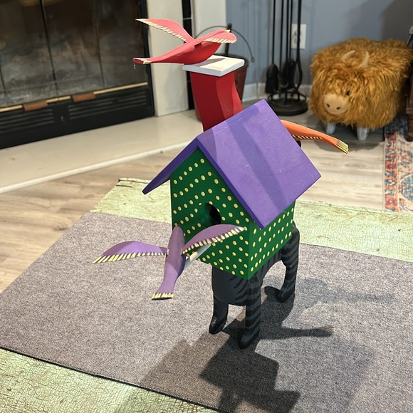 Handmade, artist signed painted Clever Cat birdhouse with removable birds - Picture 2 of 9